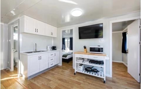 40ft Luxury Prefab Container Home – 3 Bedroom, Living Room, Full Kitchen & Bathroom, Foldable & Easy to Move My Store