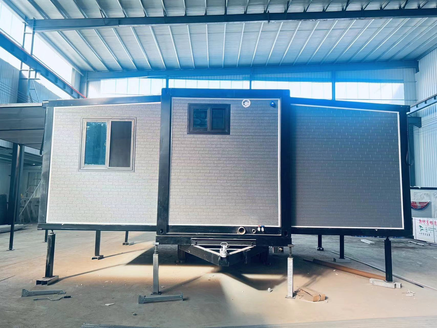 Customizable 20ft/40ft Folding Pack Container House: Complete with Bathroom, Kitchen, Covered Porch, and Double Wing Expansion Orange Compass